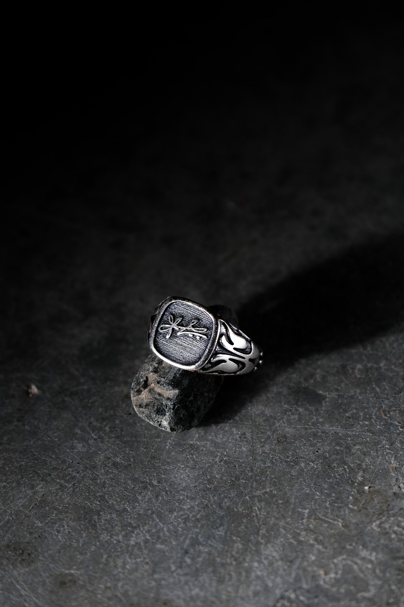 Logo Ring