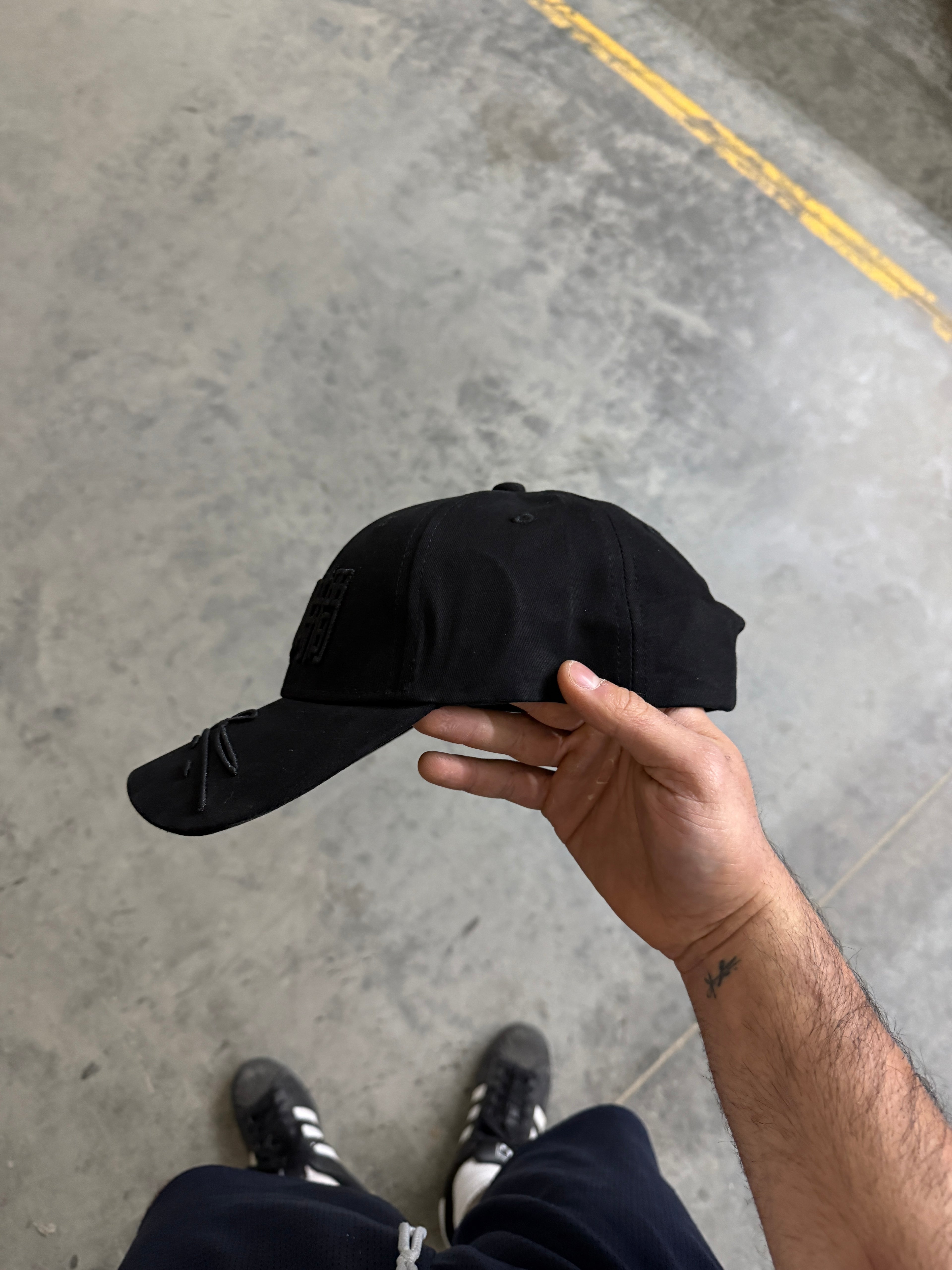 Noir Cap