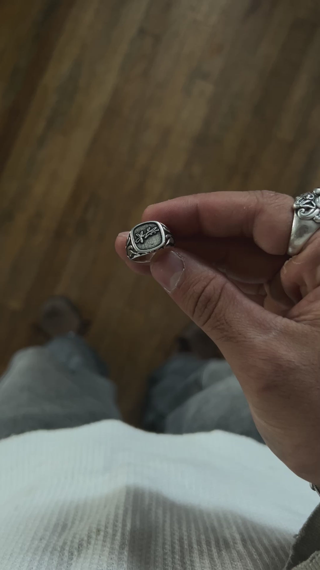 Logo Ring